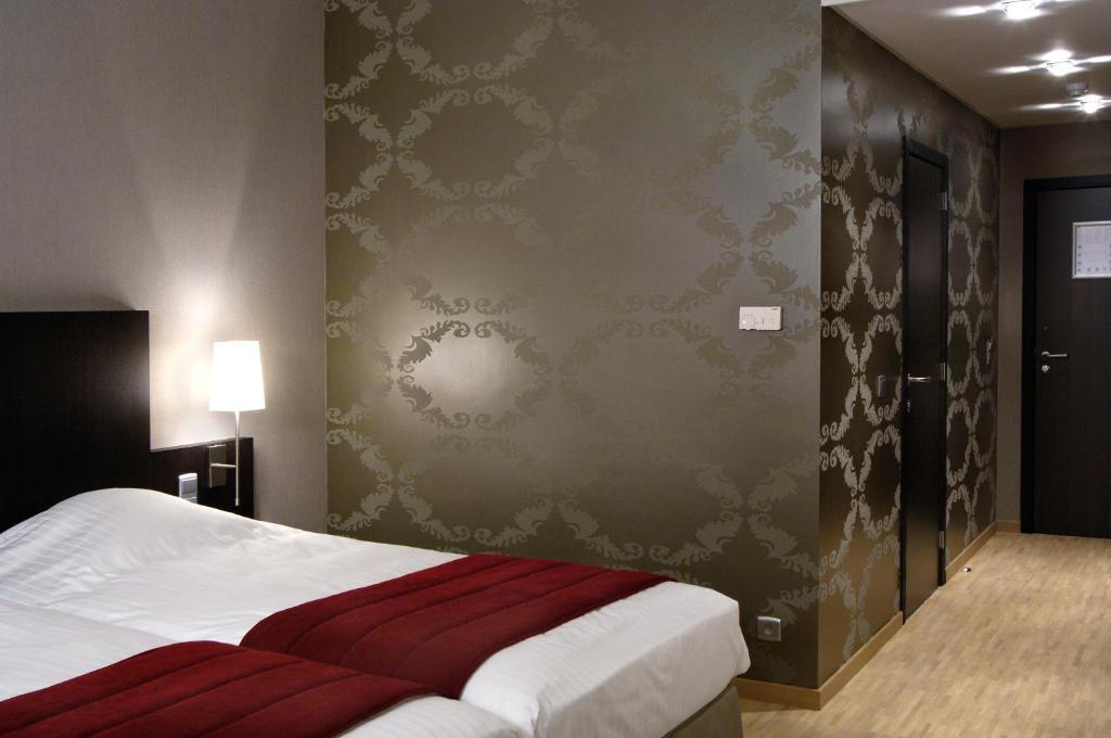 Biznis Hotel ลอเคอเร็น ภายนอก รูปภาพ